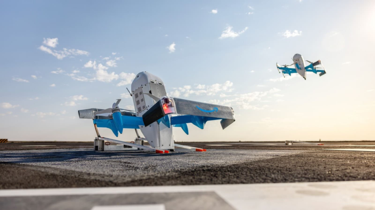 Giao hàng bằng UAV mở rộng: Lowe’s và Amazon cùng cất cánh